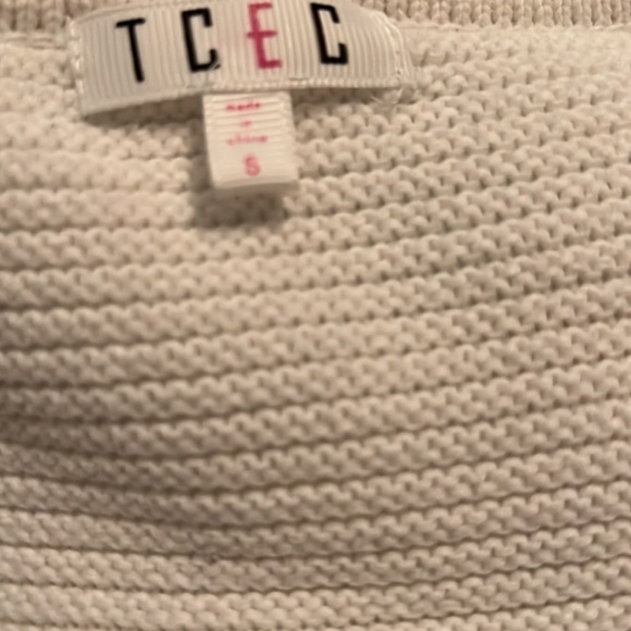 White V Neck Long Sleeve Cuffed Sweater - Picture 3 of 3